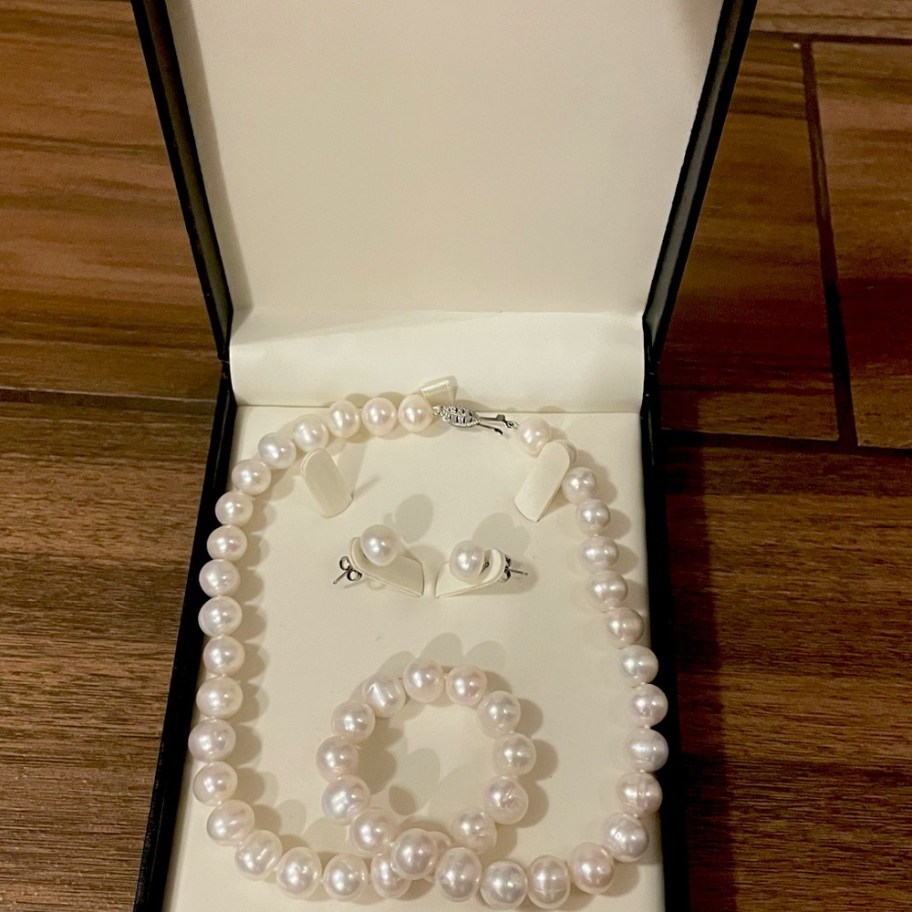 Fresh Water Pearls with matching earrings